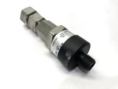 USED WIKA PRESSURE TRANSMITTER 0...4 BAR, 4...20MA, 8...30V 14512127