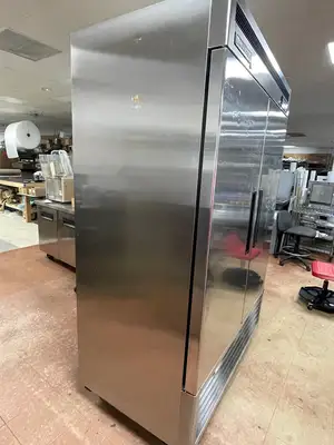 Used Maxx Cold Used 54" Maxx Cold MCR-49FDHC Stainless Two Section Reach In Refrigerator 120V Refrigerators Illinois US | Falcon Restaurant Supply #1374945