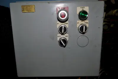 Used _UNKNOWN_ _UNKNOWN_ Air Presses | D & D Industries #438040