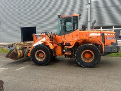 USED 2022 Doosan DL200
