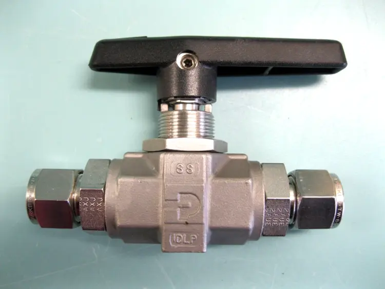 Used Parker 8Z(A)-B8LJ-SSP Valves/Fittings New Hampshire US | Bitter End Trading #1126624