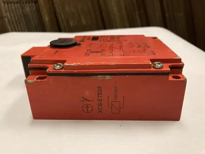 Used TELEMECANIQUE XCS-E7533 Miscellaneous Equipment (Electrical & Power) | Surplus Asset Holdings #1198256