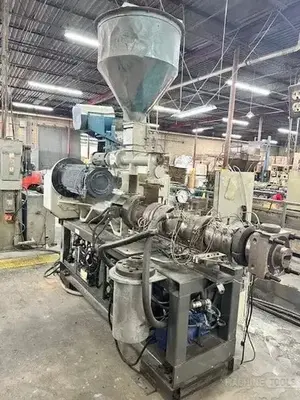 USED 1997 CINCINNATI MILACRON CM55