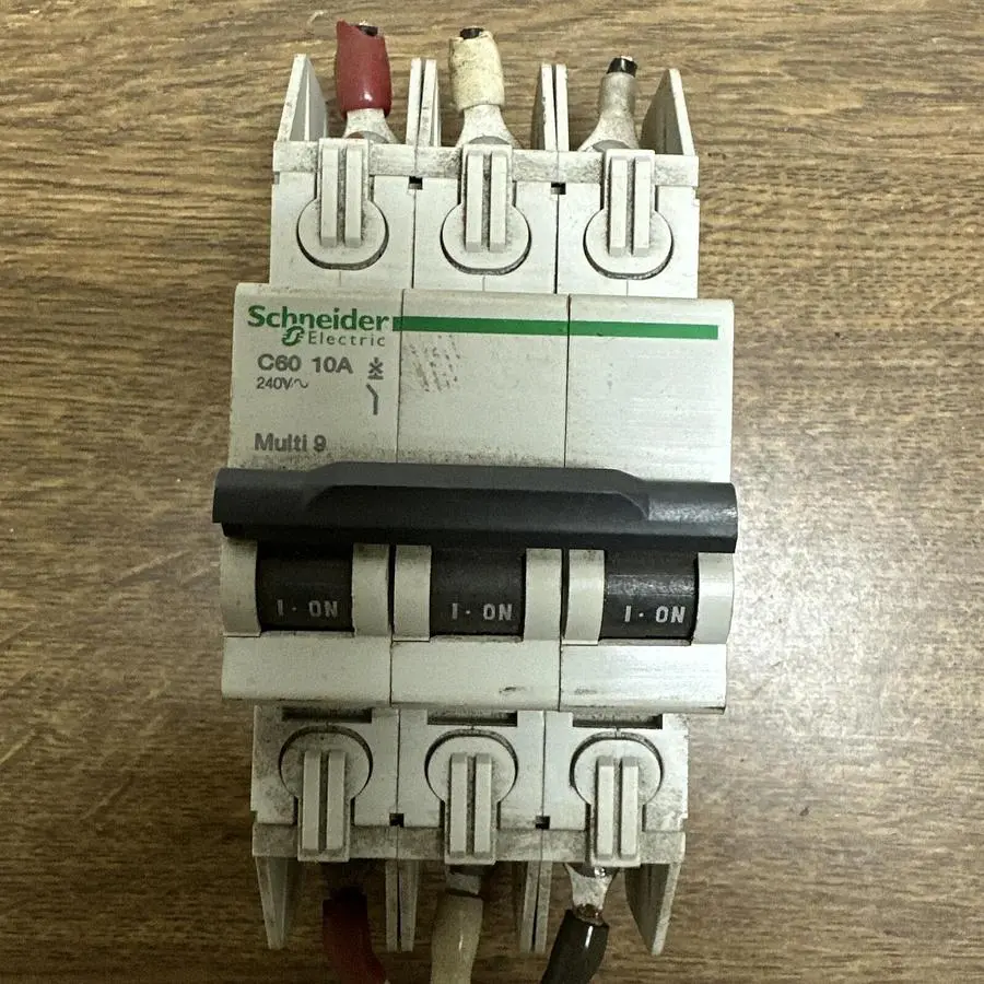 USED SCHNEIDER C60 10A