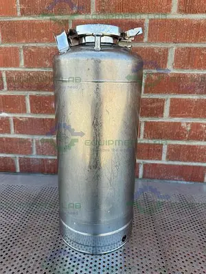 USED ALLOY PRODUCTS 15 LITER STAINLESS STEEL VESSEL 125 PSI W/ 4.5" OPENING