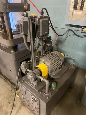 4-POST HYDRULIC PRESS 100 Hydraulic Press | Universal Press & Machinery (UPM) (2)
