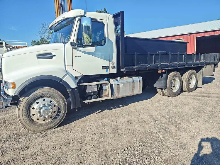 Used 2018 VOLVO WATER TRUCK Water Trucks California US | East West Machinery & Drilling #1417777