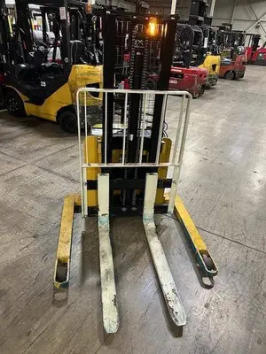 Used 2019 YALE MSW025LF Pallet Stackers Illinois US | Somerset Equipment Sales #1546272