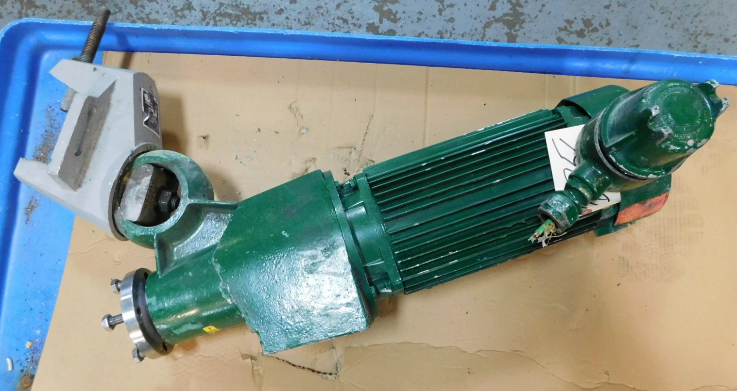 USED LIGHTNIN PORTABLE MIXER X5P200