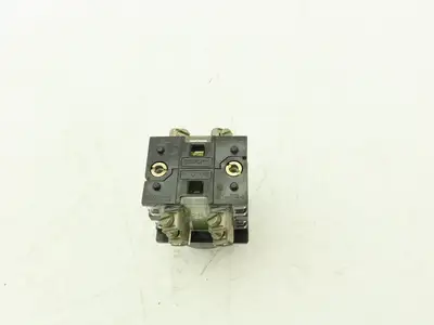 General Electric CR104PBG92A1 Pushbutton Switch Momentary 30mm