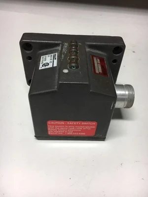 USED Balluff BNS-113-D04-R12-100