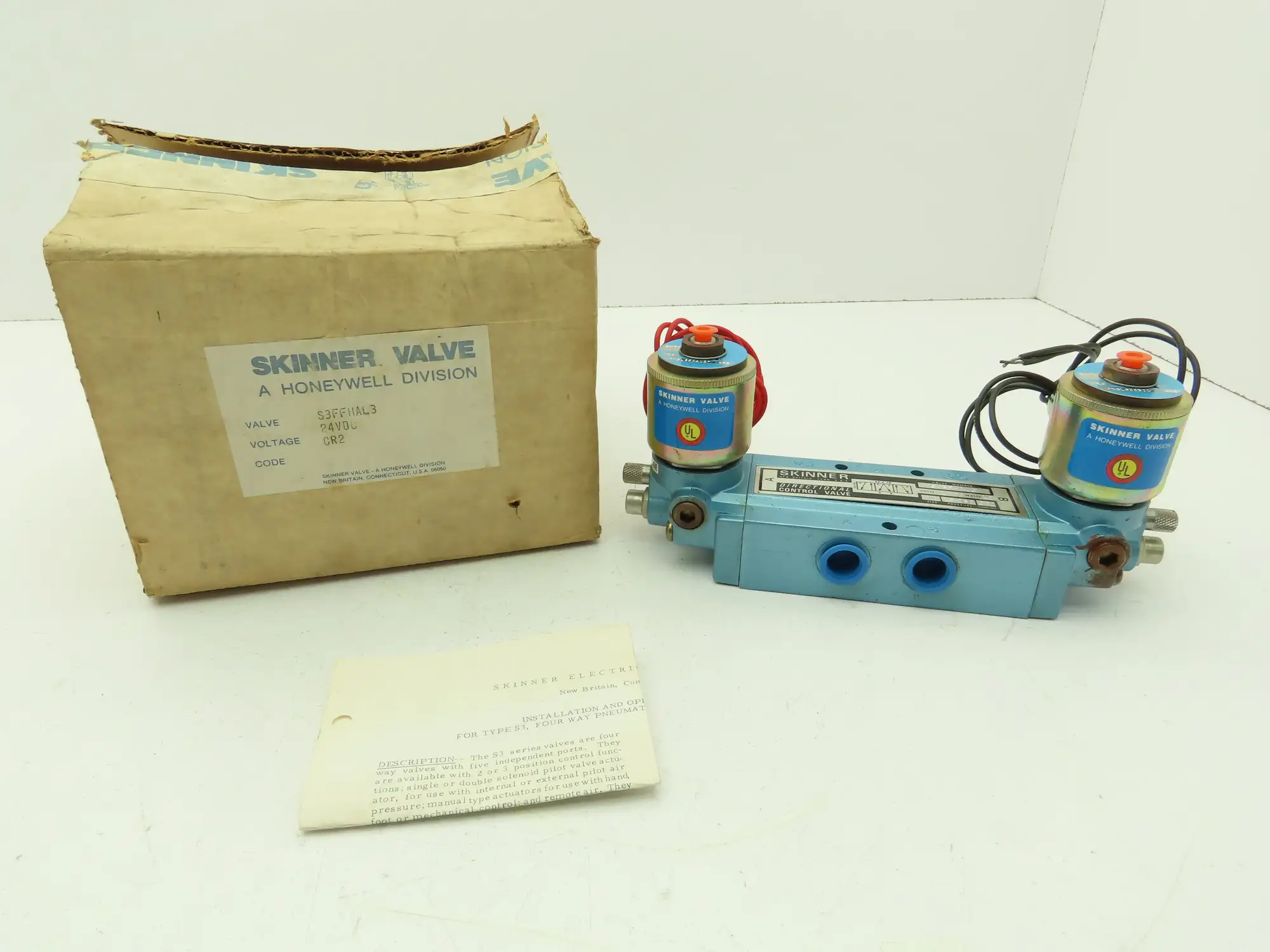 Honeywell Skinner S3FFHAL3 Solenoid Valve 5-Way 3 Pos 24VDC 150 PSI 3/8" NPT