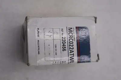NEW OPEN BOX General Electric MCRC022ATL Auxiliary Relay STOCK K-3380