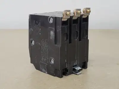 NEW SQUARE D QOB330