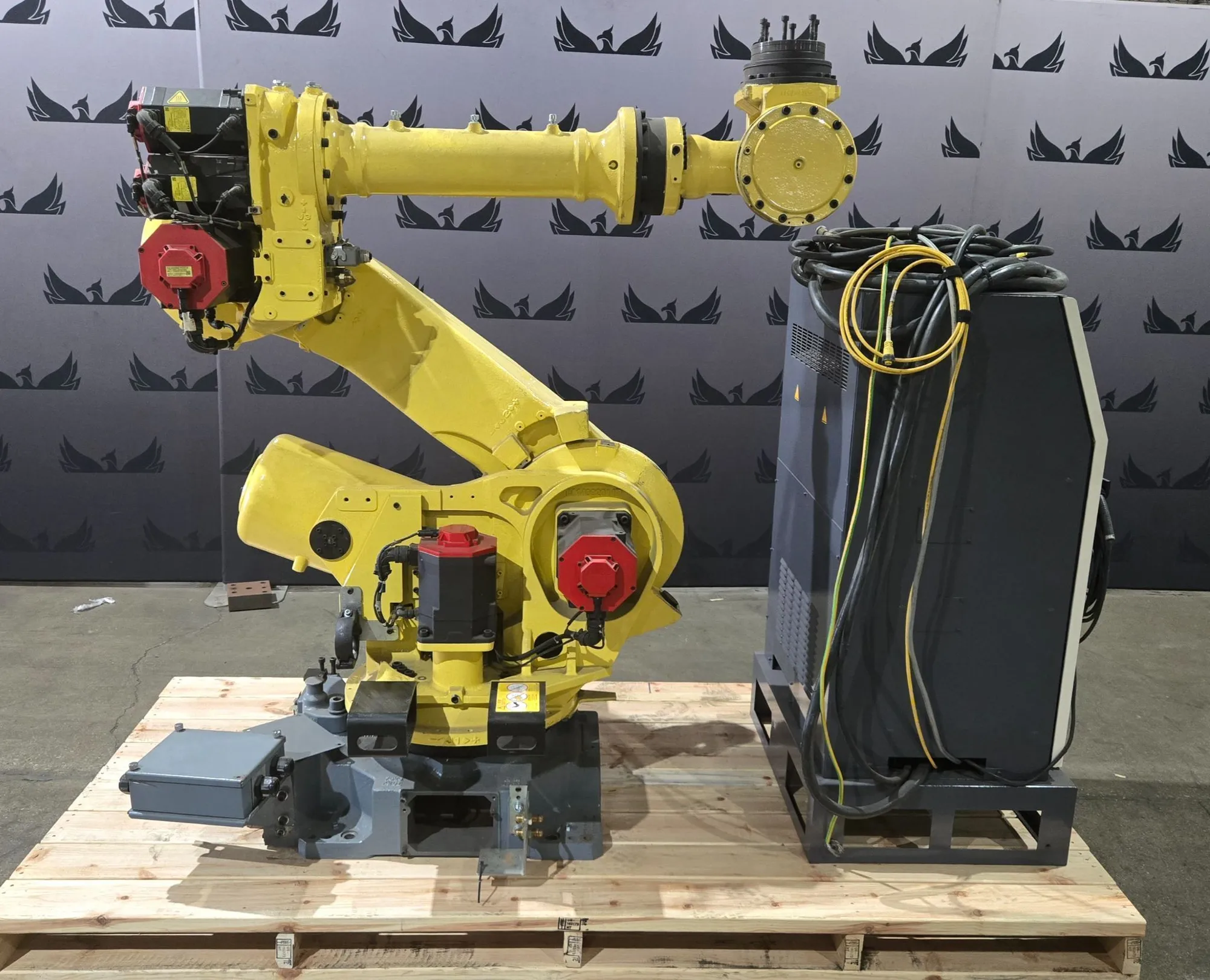 Used 2014 FANUC R2000IB/210F+R30IA Robots Michigan US | iGAM Industrial Marketplace #1293840