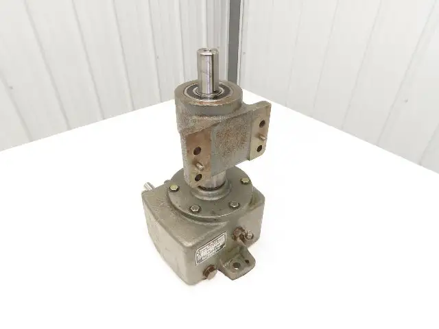 Mitsubishi CHVW 65R0-35.5 Worm Gearbox 38:1 Reducer 0.64kW 44rpm W/Bracket