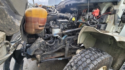 2013 International 4300 flat deck truck w/ Air Brakes