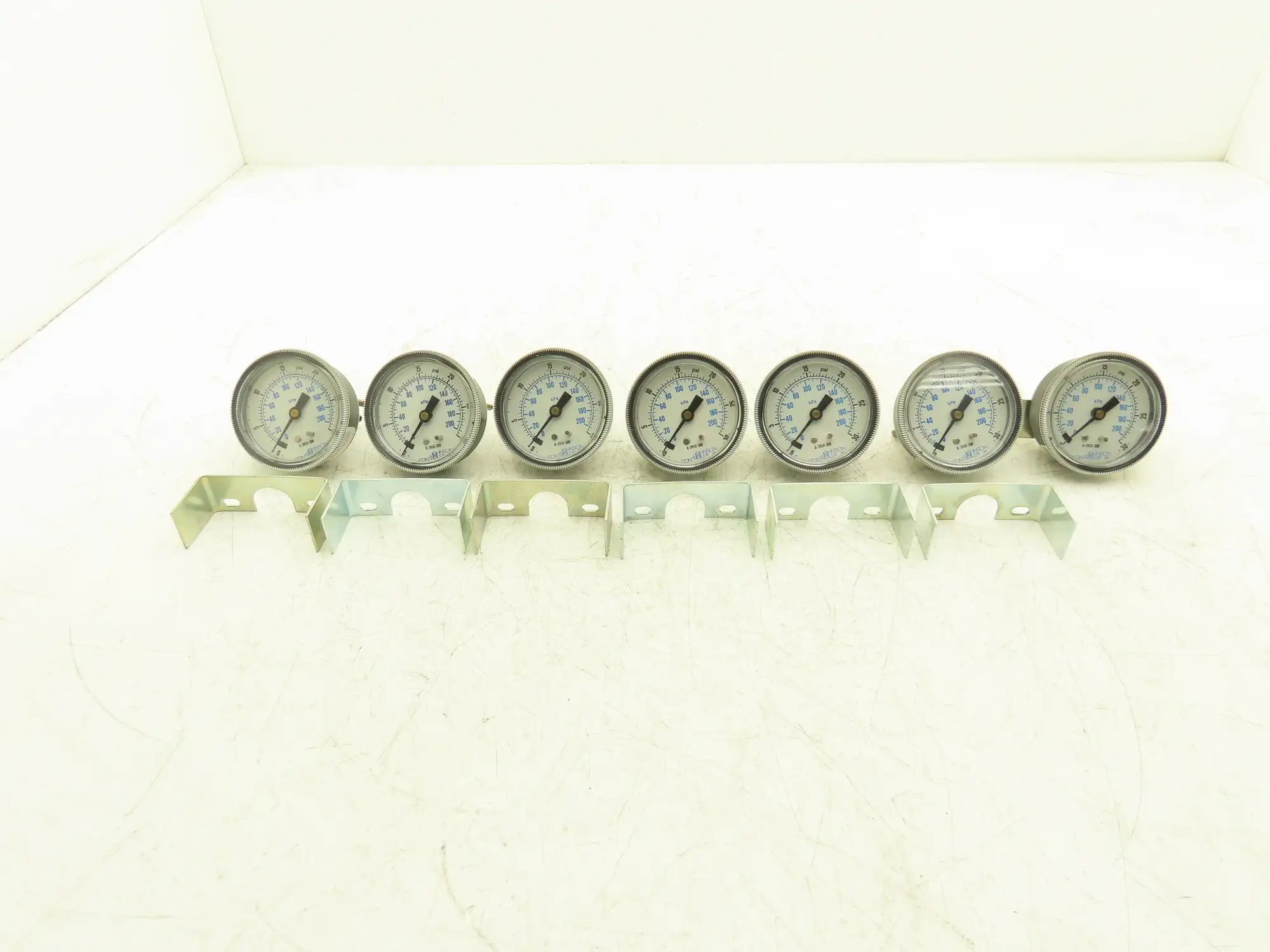 Johnson Controls G-2010-300 Analog Dial Indicator Gauge 0-30 psi Lot of 7