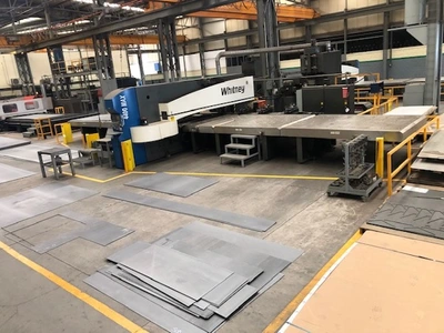 USED 2004 WHITNEY 4400