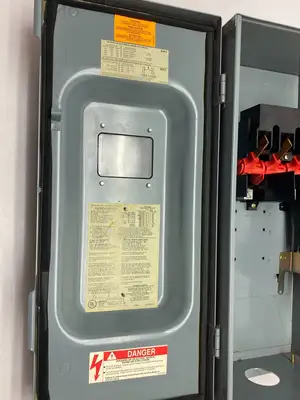 USED SQUARE D HEAVY DUTY SAFETY DISCONNECT SWITCH