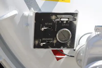 Used 2019 VOLVO VHD64B200 Vacuum Truck Texas US | Roll Off Truck World #1492017