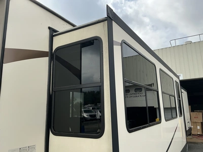 Used 2017 WILDWOOD LODGE 394FKDS Campers, Caravans, Motorhomes Michigan US | Miedema Asset Management Group #1402838