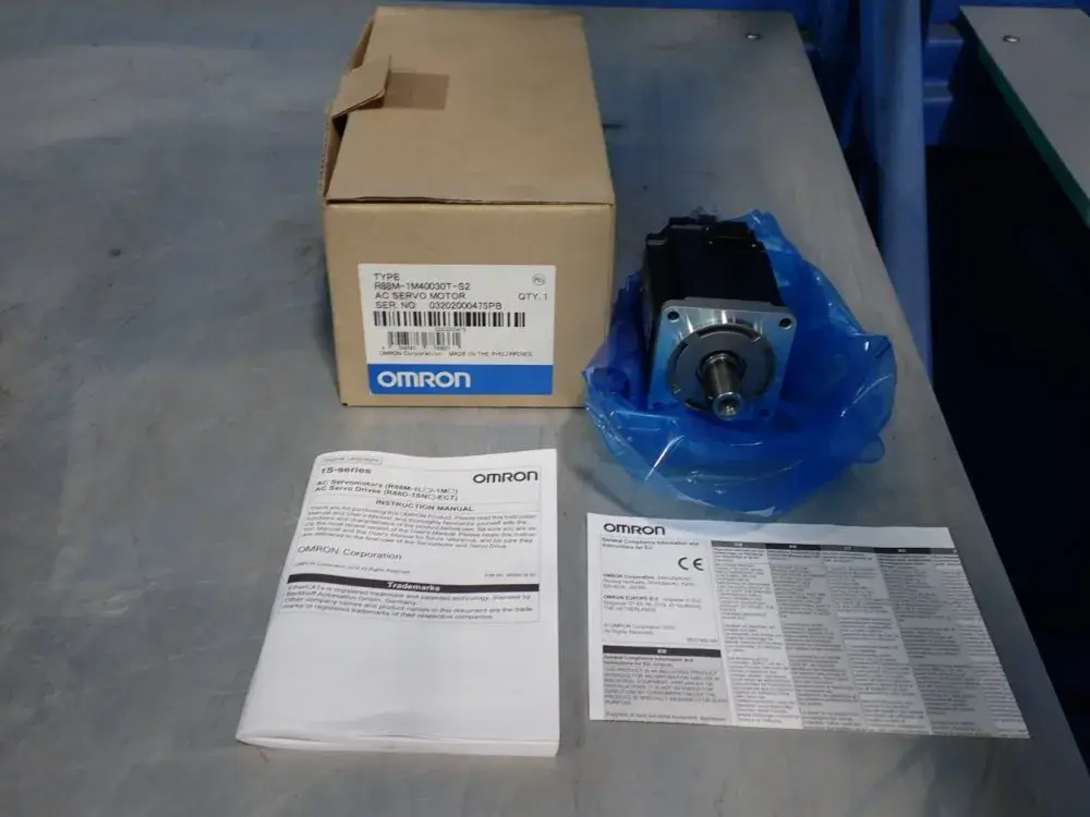 NEW OMRON R88M1M40030TS2