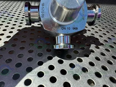 USED GE HEALTHCARE SALVI DN10 969 4-WAY 316 VALVE 18-1012-56 W/ 1/2" SANITARY FITTING