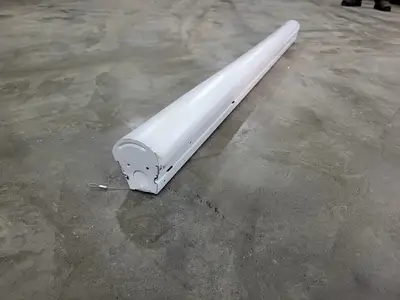 NEW DAY-BRITE FSS470L840-UNV