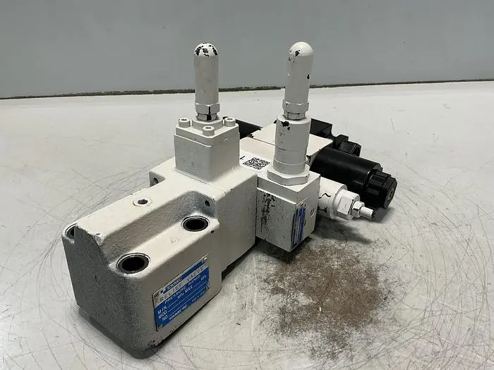 USED TOKIMEC DG4VS-3-0C-M-P7-H-7-P12-52
