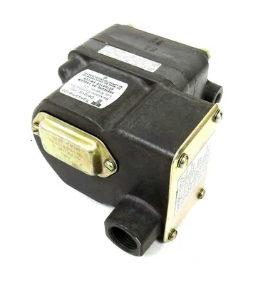 NEW BARKSDALE DPD2T-A3 PRESSURE OR VACUUM SWITCH DPD2TA3