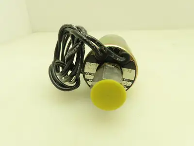 Honeywell Skinner V5D38570 Solenoid Valve 3-Way NC 120V 75 PSI 1/4" NPT