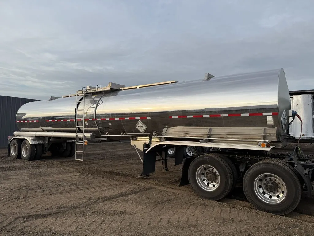 Used 2023 BULK 7,000 GALLON FUEL TANKER Tanker Trailers Minnesota US | Carco Truck & Equipment #1514202