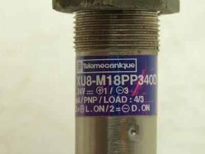 Telemecanique XU8-M18PP340D Photoelectric Sensor 12/24VDC 100mA PNP