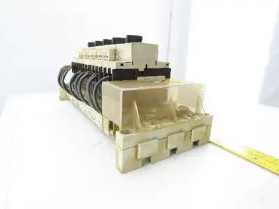 Siemens 3RV1421-1JA10 Circuit Breaker W/Adapter Plug 8US1 051-5DJ07 Assy.