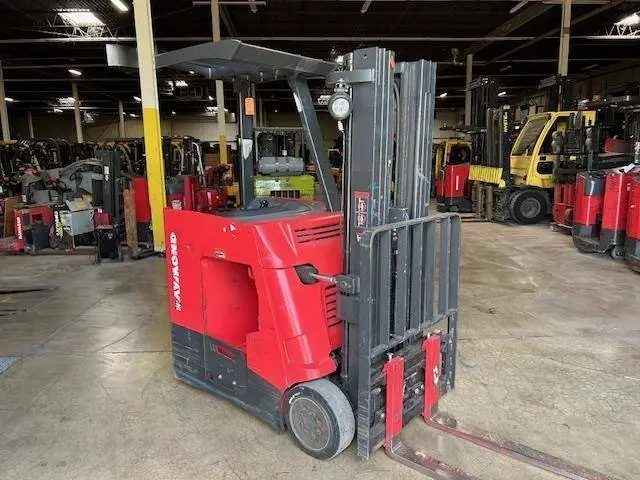 Used 2017 RAYMOND 425C30TT 3-Wheel Stand up Electric Counterbalance Forklifts Illinois US | Somerset Equipment Sales #1546266