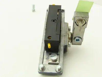 Schmersal M2H 302-11Y-M16-F10 Safety Limit Switch 230V IP65 Lot of 4