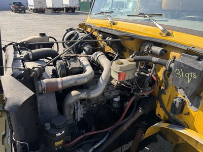 Used 2001 INTERNATIONAL 4900 4X2 Box trucks Indiana US | Miedema Asset Management Group #1414683