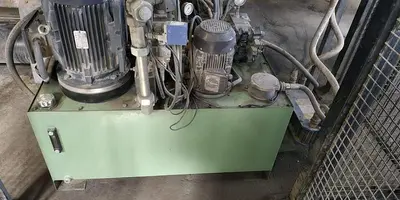 2018 guillotine with 4 bale capacity and automatic pusher