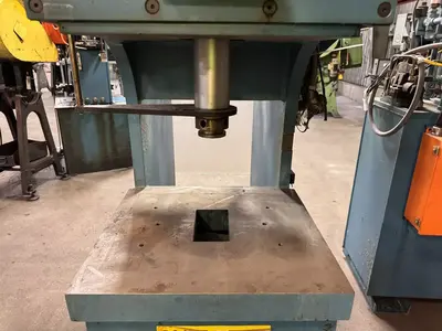 NEFF 0 Hydraulic & Molding Presses | Mohawk Machinery (8)