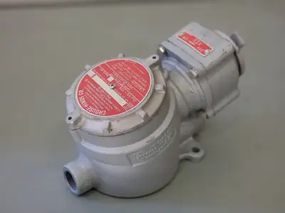 NEW CROUSE-HINDS FSQ-FSQC-230