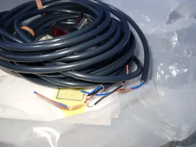NEW OMRON E3ZLT61
