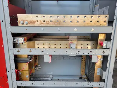 Used SQUARE D POWER-ZONE 4 Switchgears British Columbia CA | Lenmark #239373