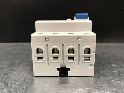 NEW ABB F204 AC-40