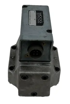 USED MOOG 62-307A SERVO VALVE 189-127F1