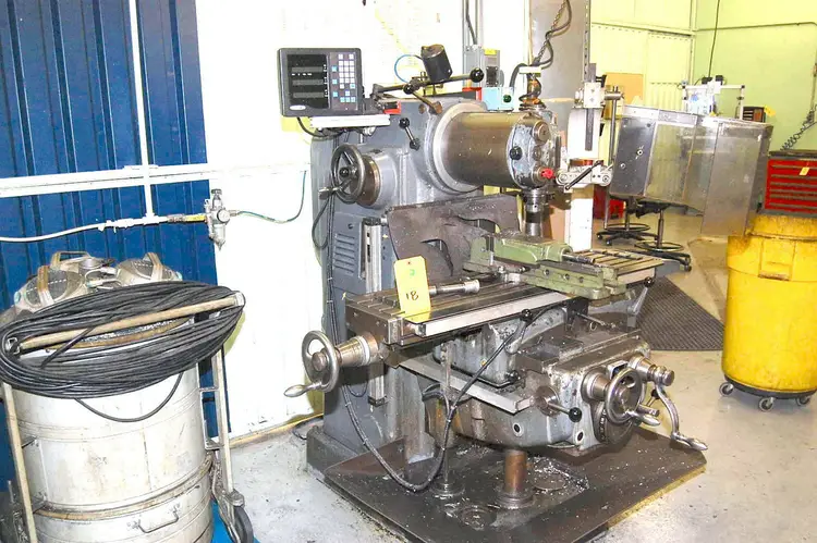 Used _UNKNOWN_ _UNKNOWN_ Universal Horizontal Mills Quebec CA | Machineco #1475222