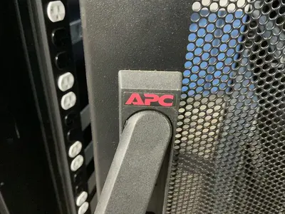 Used APC _UNKNOWN_ Cabinets Ohio US | HGR 24 #1787381