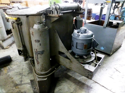 Tolhurst 40" Center-Slung chip wringer.