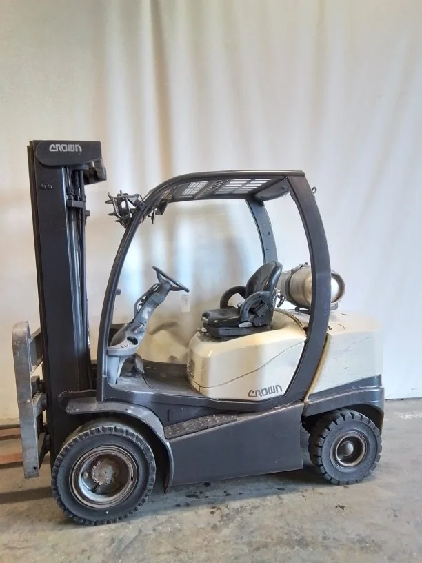 USED 2011 CROWN C-5