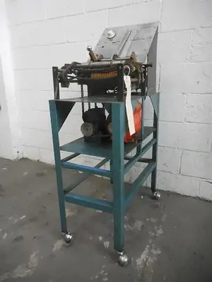El Patriarca semiautomatic labeler